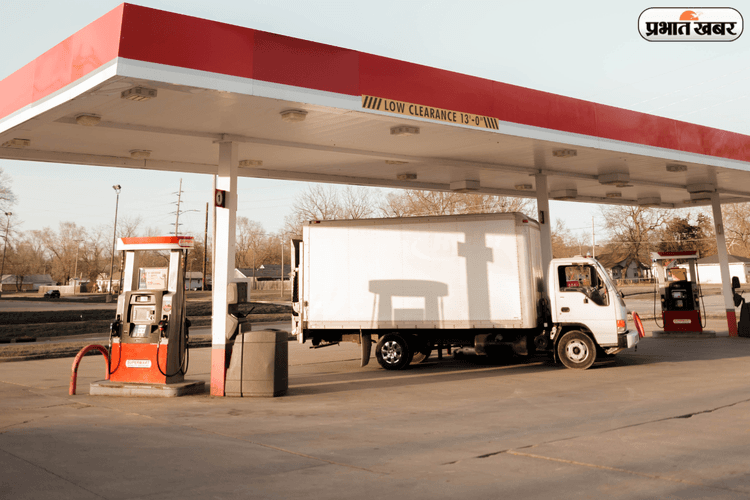 कई शहरों में बदले पेट्रोल-डीजल के दाम, देखें 12 फरवरी की ताजा लिस्ट