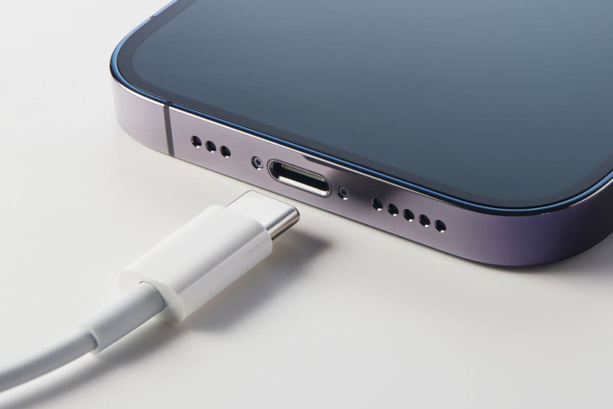 गलती से भी फोन के USB पोर्ट में न लगाएं ये डिवाइस, वरना हो सकता है बड़ा नुकसान