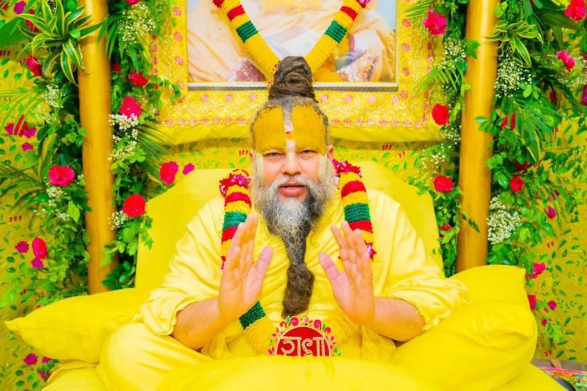 प्रेमानंद जी महाराज: घर हो या बाहर, खाना खाने से पहले बस कर लें ये एक काम, होगा कल्याण 