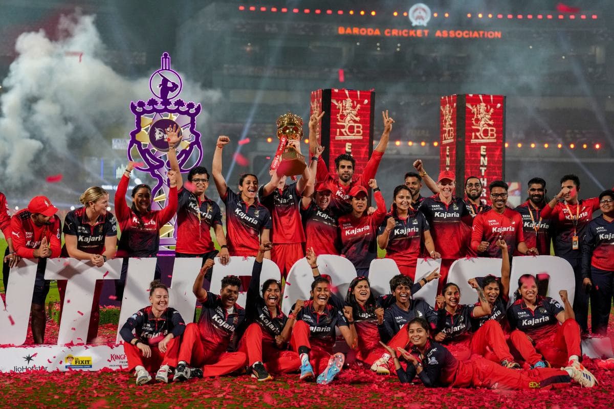 स्मृति मंधाना की टीम ने रचा इतिहास, आरसीबी पर हुई पैसों की बारिश, हार के बाद भी दिल्ली मालामाल