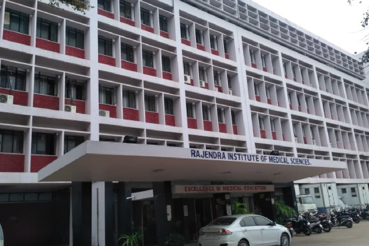 रिम्स में ओपीडी पर्ची कटाना पड़ेगा महंगा, अब देने होंगे 10 रुपये