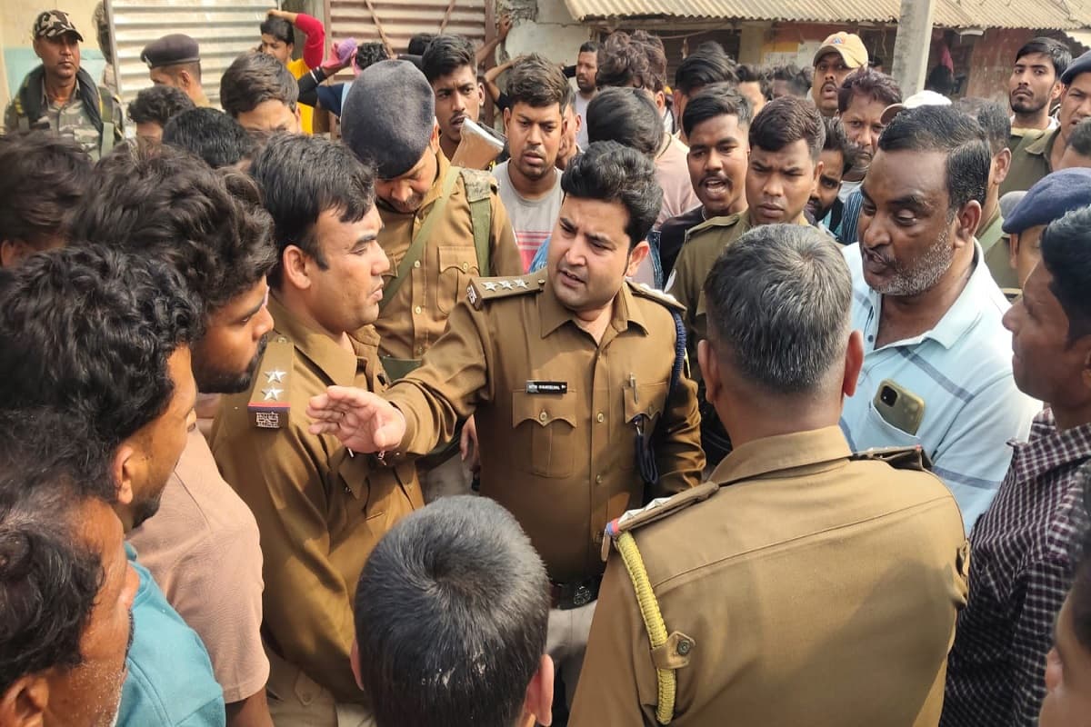 राजमहल में टोटो सवारी को लेकर खूनी संघर्ष! एक की मौत, सड़क जाम