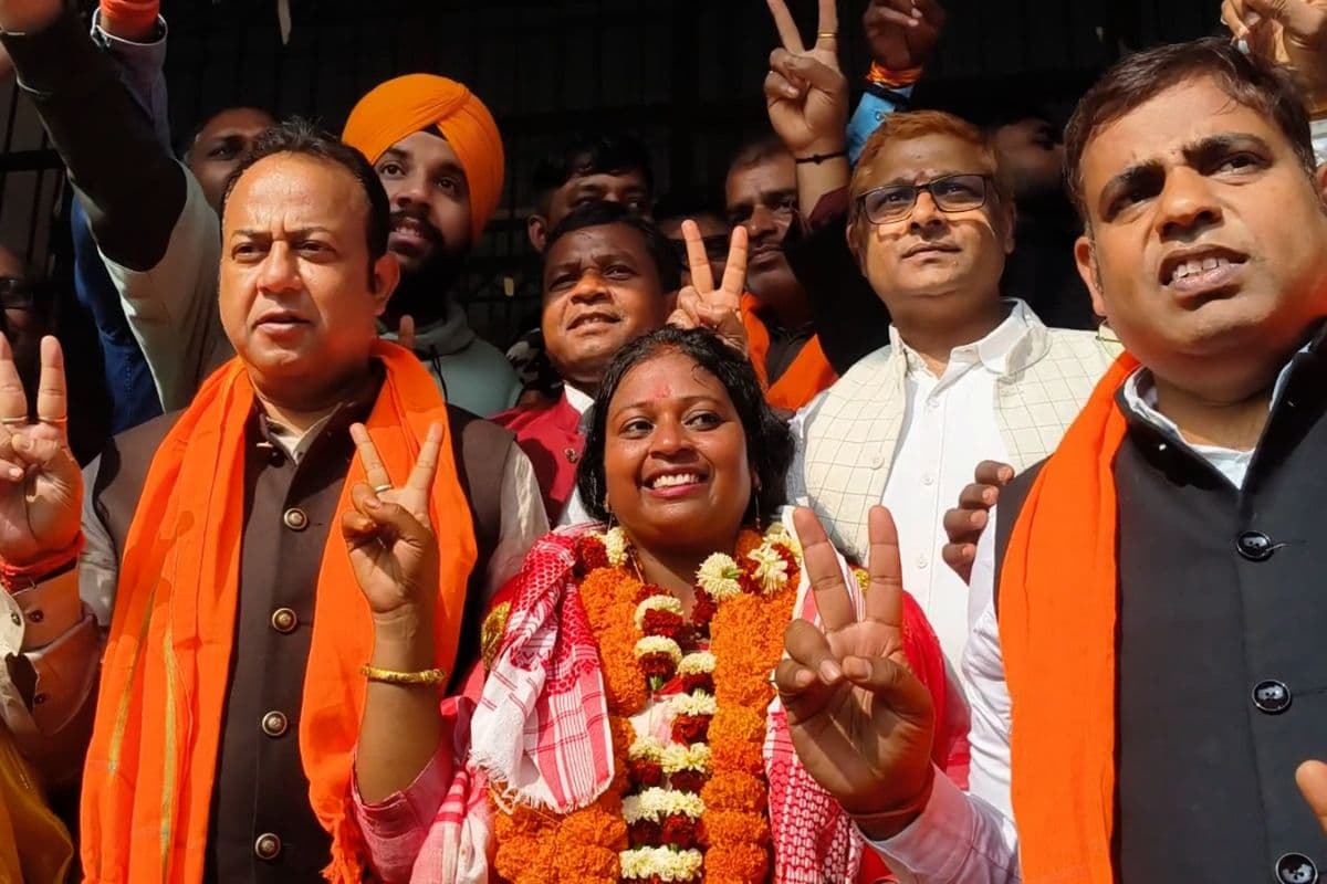 रांची में नगर निगम चुनाव की बिछी बिसात, रोशनी खलखो ने शक्ति प्रदर्शन के साथ भरा पर्चा!