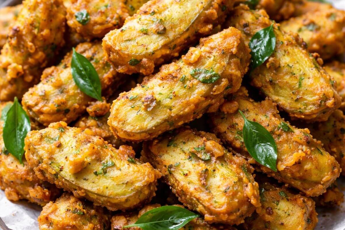 सबको पसंद आएंगे ये कच्चे केले के पकौड़े, चाय के साथ परोसें