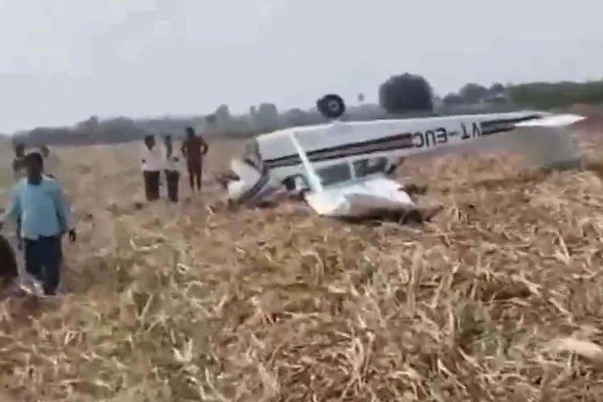 कर्नाटक में रेड बर्ड प्राइवेट जेट क्रैश, इमरजेंसी लैंडिंग के दौरान विमान के हुए तीन टुकड़े