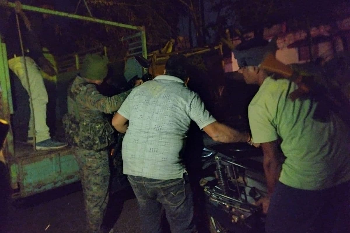 नोवामुंडी में दो बाइक के बीच जोरदार टक्कर, दो लोग बुरी तरह घायल