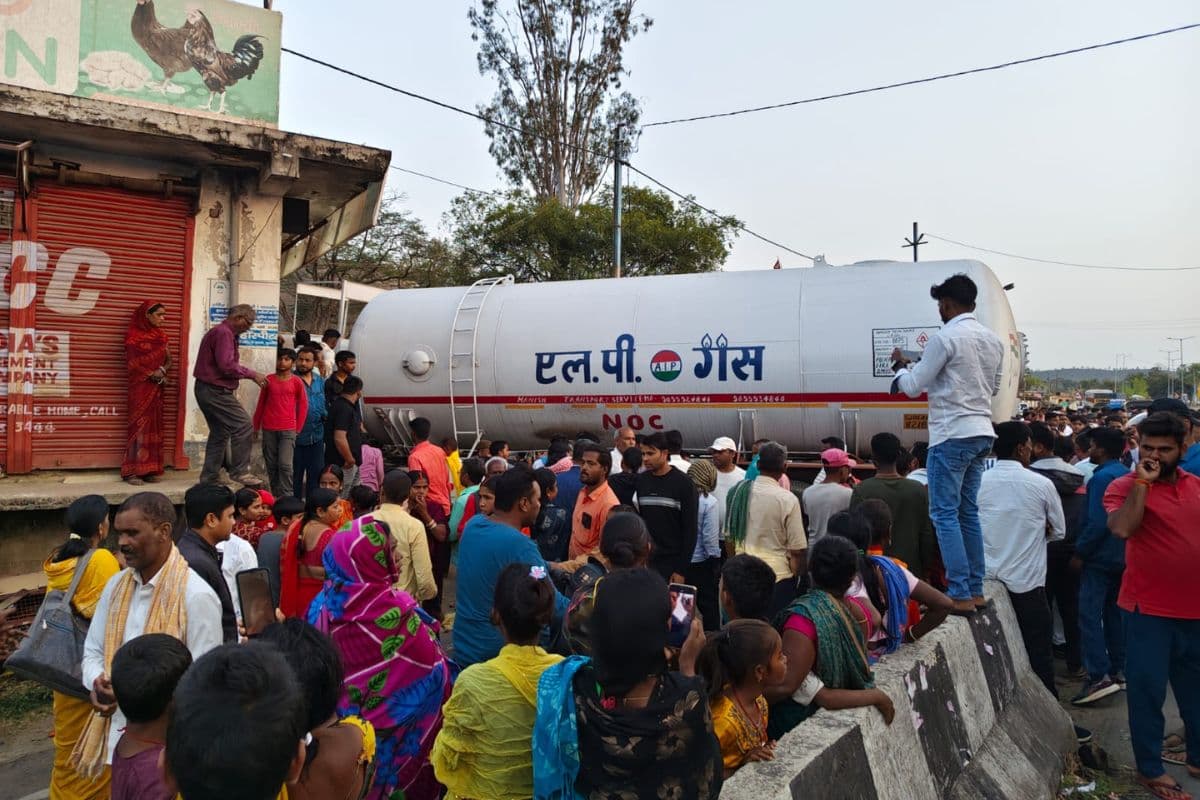 Koderma: टैंकर ने सवारी गाड़ी को मारी टक्कर, फिर लोगों को रौंदा; एक की मौत