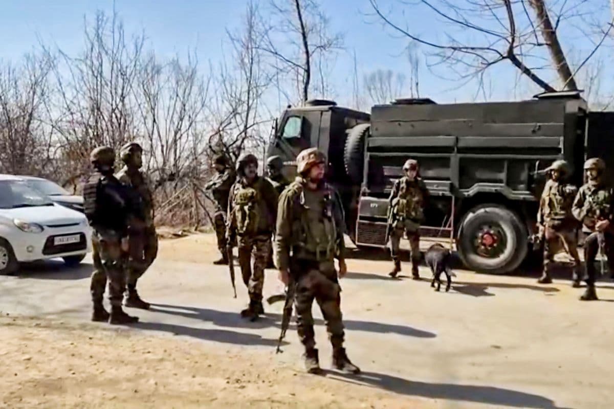 जम्मू कश्मीर के किश्तवाड़ में जैश के दो आतंकवादी ढेर, मिट्टी के घर के भीतर छिपे थे आतंकी