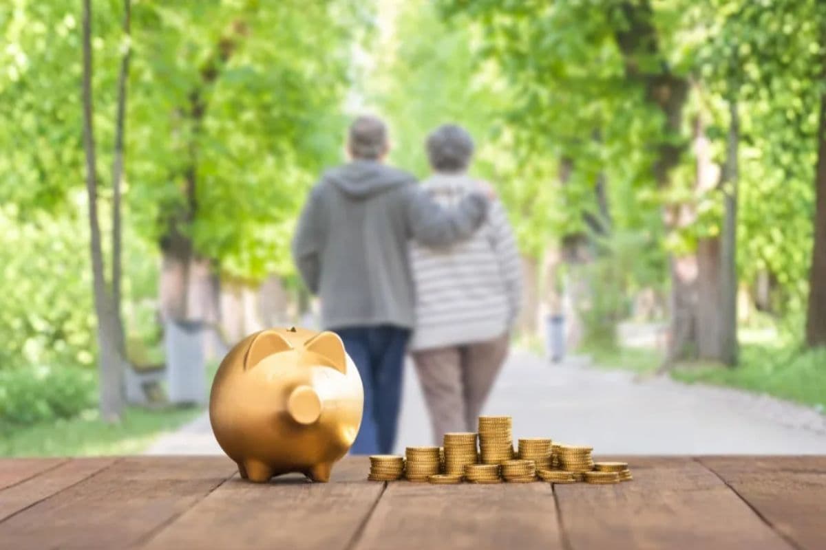 सीनियर सिटीजन्स के लिए FD का तोहफा, जानें कौन सा बैंक दे रहा है सबसे ज्यादा ब्याज