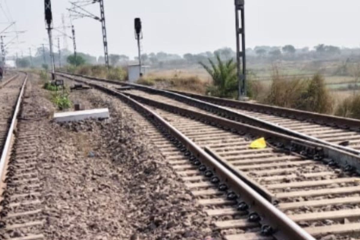 काम का पहला दिन बना जिंदगी का आखिरी! सरायकेला में ट्रेन की चपेट में आने से बुजुर्ग मजदूर की मौत