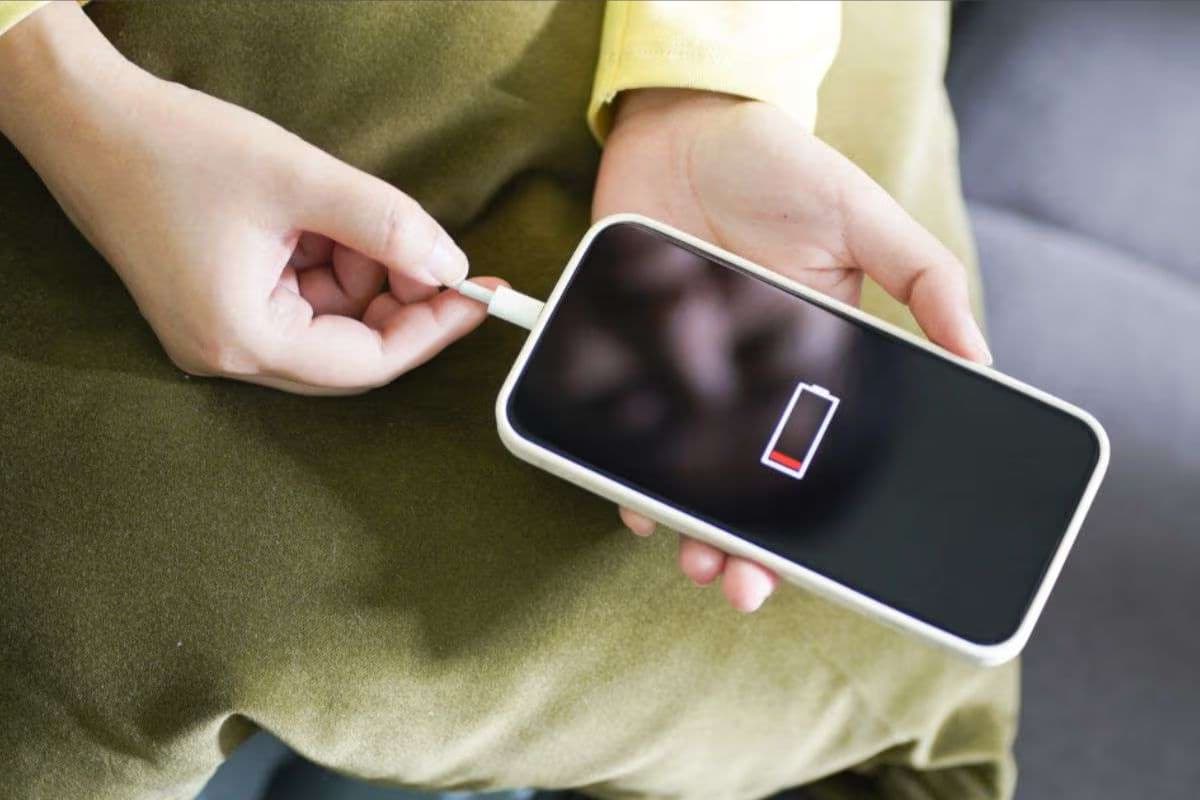 क्या गलत टेम्पर्ड ग्लास चूस ले रहा आपके फोन की बैटरी?