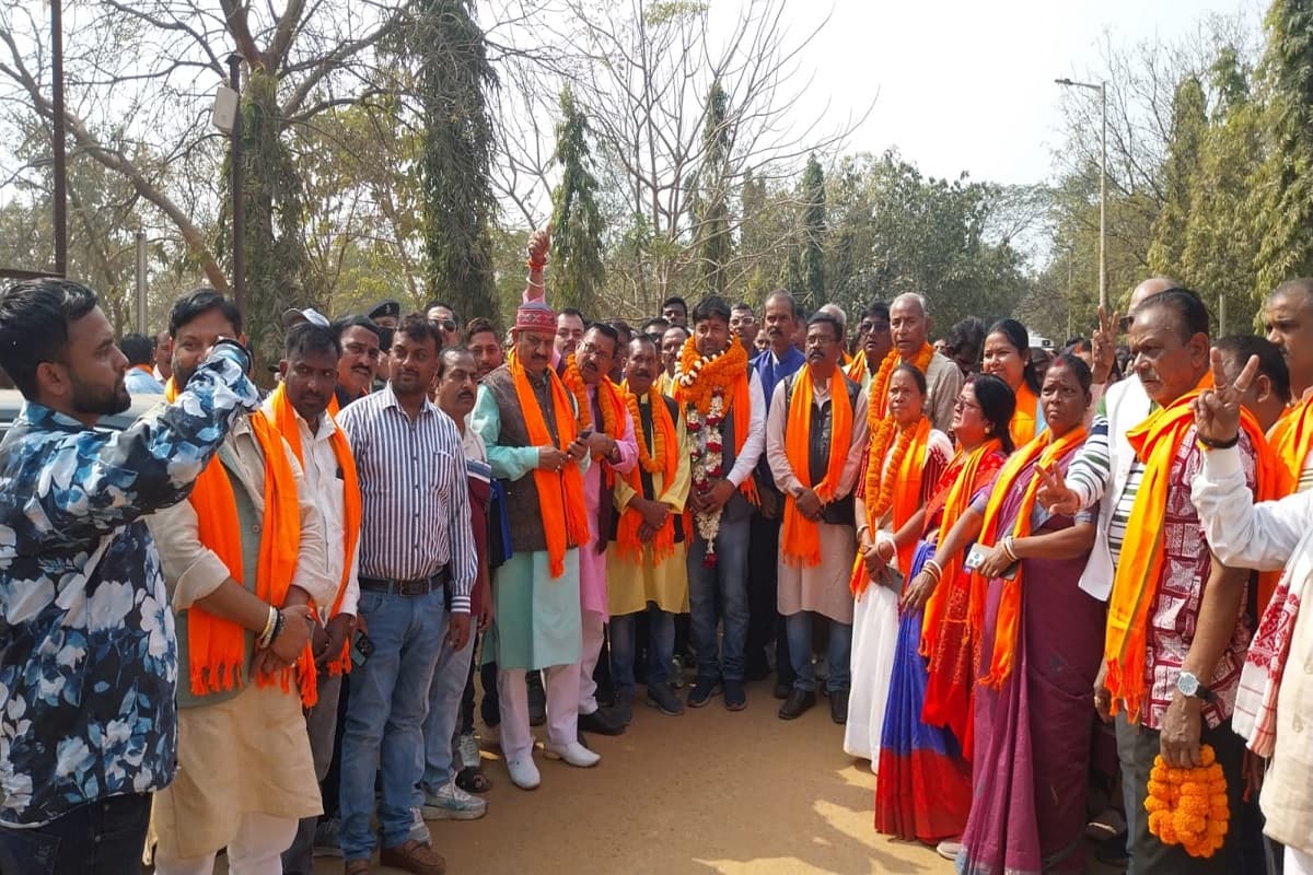 सरायकेला में सुमित चौधरी ने किया नामांकन, भाजपा का समर्थन हासिल