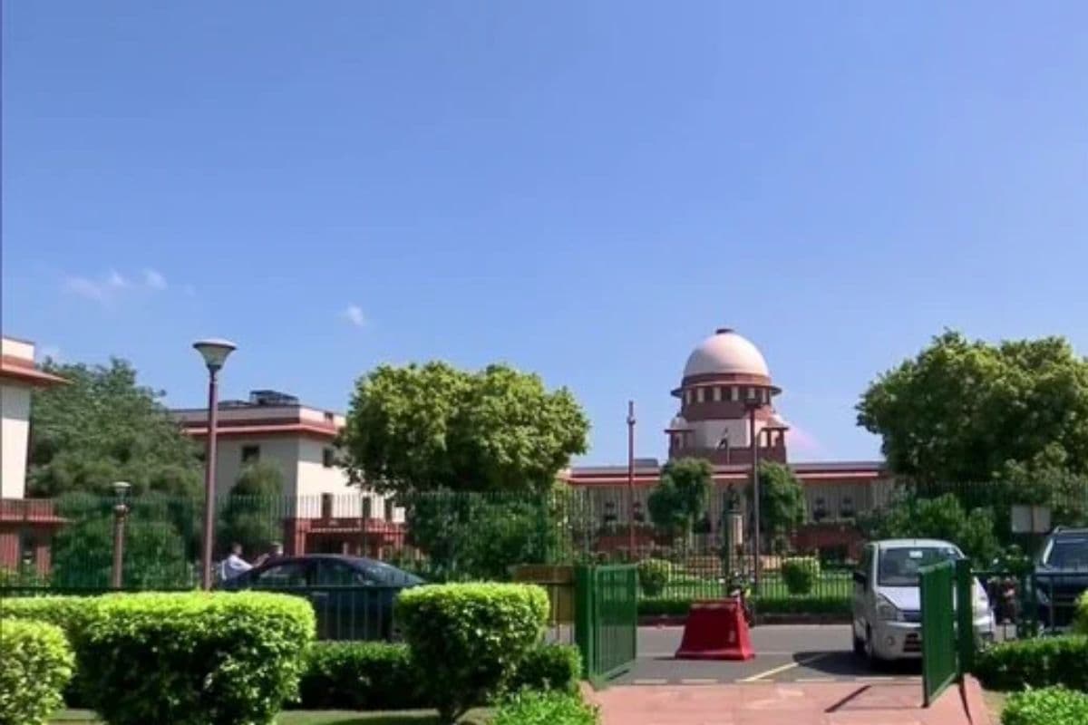 दिल्ली प्रदूषण पर SC सख्त, कोयला आधारित उद्योगों को नोटिस जारी करने का दिया निर्देश