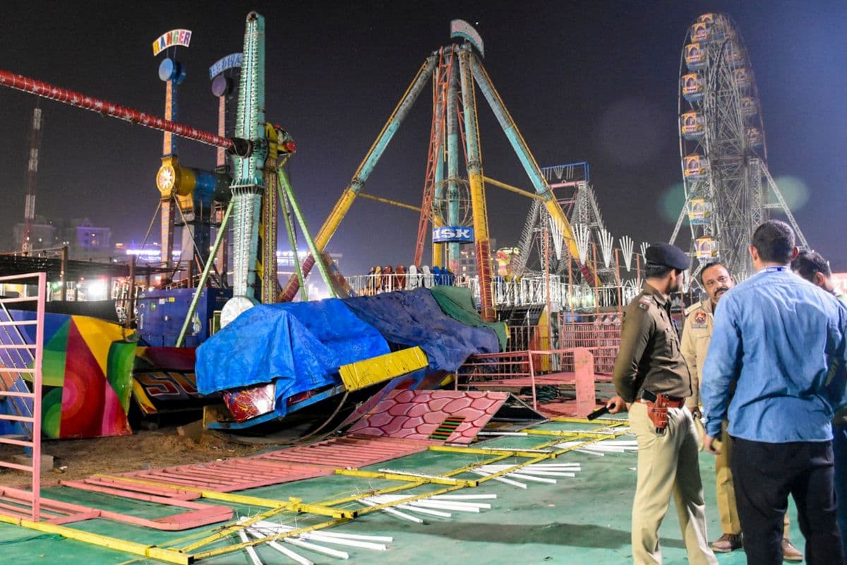सूरजकुंड झूला हादसा: ऑपरेटर और एक कर्मचारी गिरफ्तार, चश्मदीद ने किया बड़ा खुलासा सूरजकुंड झूला हादसा: ऑपरेटर और एक कर्मचारी गिरफ्तार, चश्मदीद ने किया बड़ा खुलासा