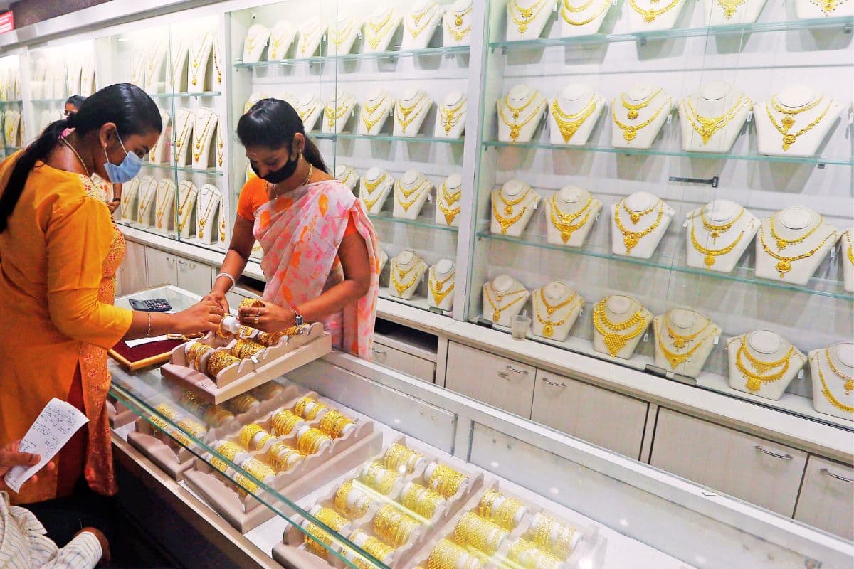 कोलकाता में आज 24K, 22K और 18 कैरेट सोने का भाव, चांदी की ताजा कीमत