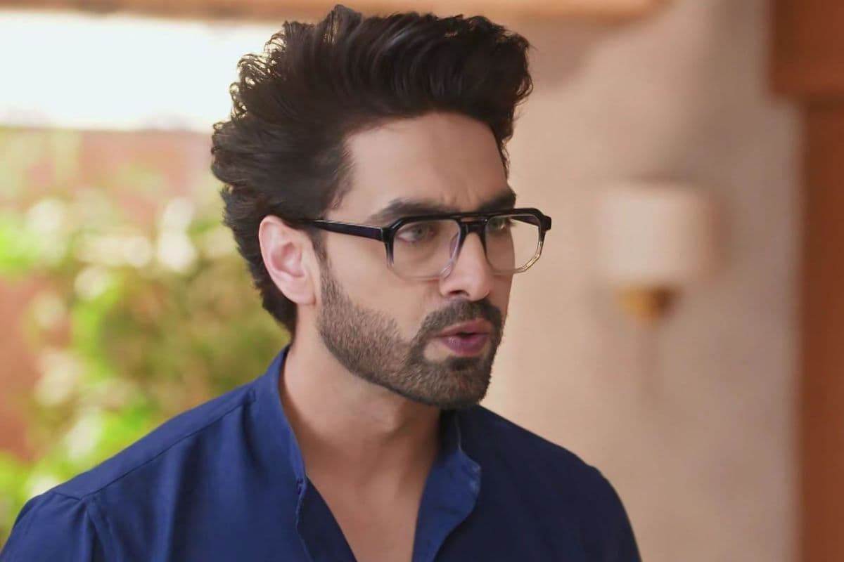 YRKKH: अभीरा-अरमान की दूरी बढ़ी, इस नाम से मुक्ति को आया पैनिक अटैक YRKKH: अभीरा-अरमान की दूरी बढ़ी, इस नाम से मुक्ति को आया पैनिक अटैक