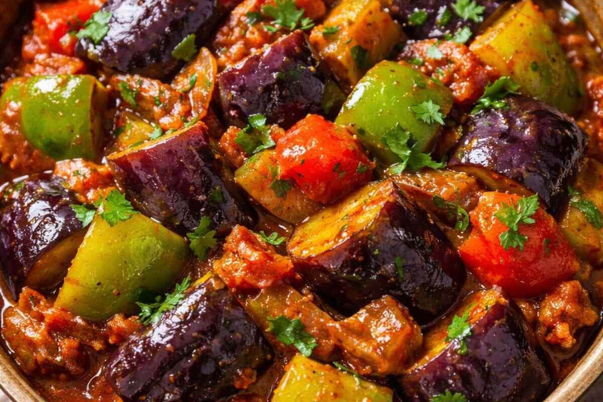 खाने में आ जाएगा मजा, जब ऐसे तैयार करेंगे बैंगन-शिमला मिर्च की सब्जी