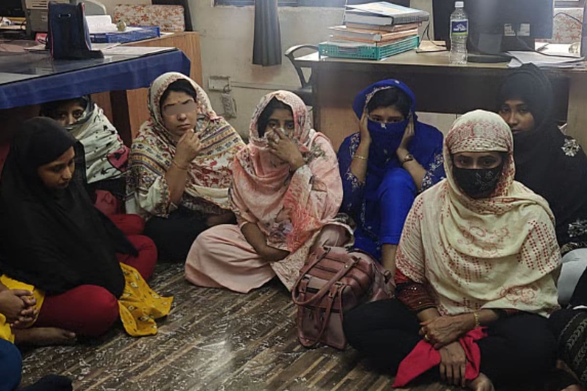 पुणे में अवैध रूप से रह रहीं 11 बांग्लादेशी महिलाएं गिरफ्तार, फर्जी आधार कार्ड और अन्य दस्तावेज बरामद