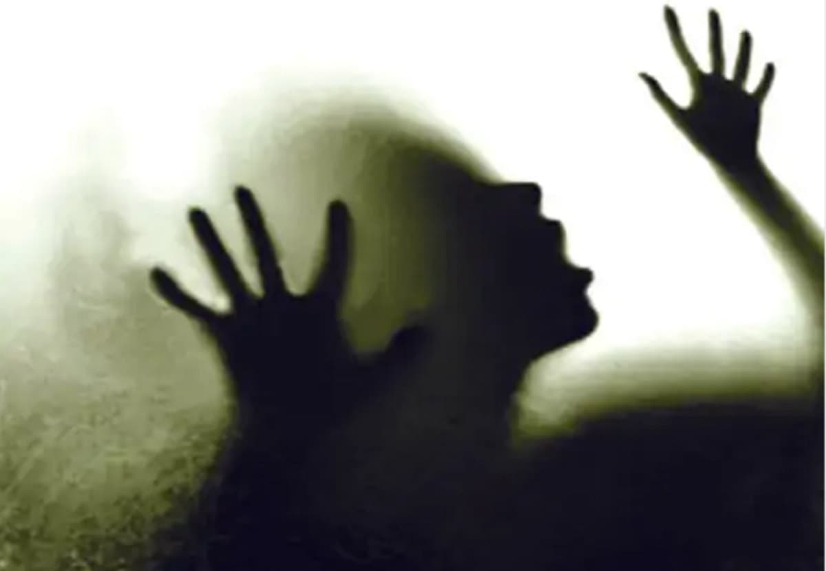 कोलकाता में बीच सड़क से महिला को उठाया, जबरन कार में बिठा कर ले गये अपराधी