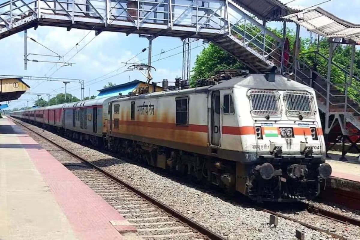 Bihar Train News: बिहार के इन 5 हॉल्ट पर होगा 2 जोड़ी पैसेंजर ट्रेनों का स्टॉपेज, मैट्रिक और इंटर परीक्षा को लेकर फैसला
