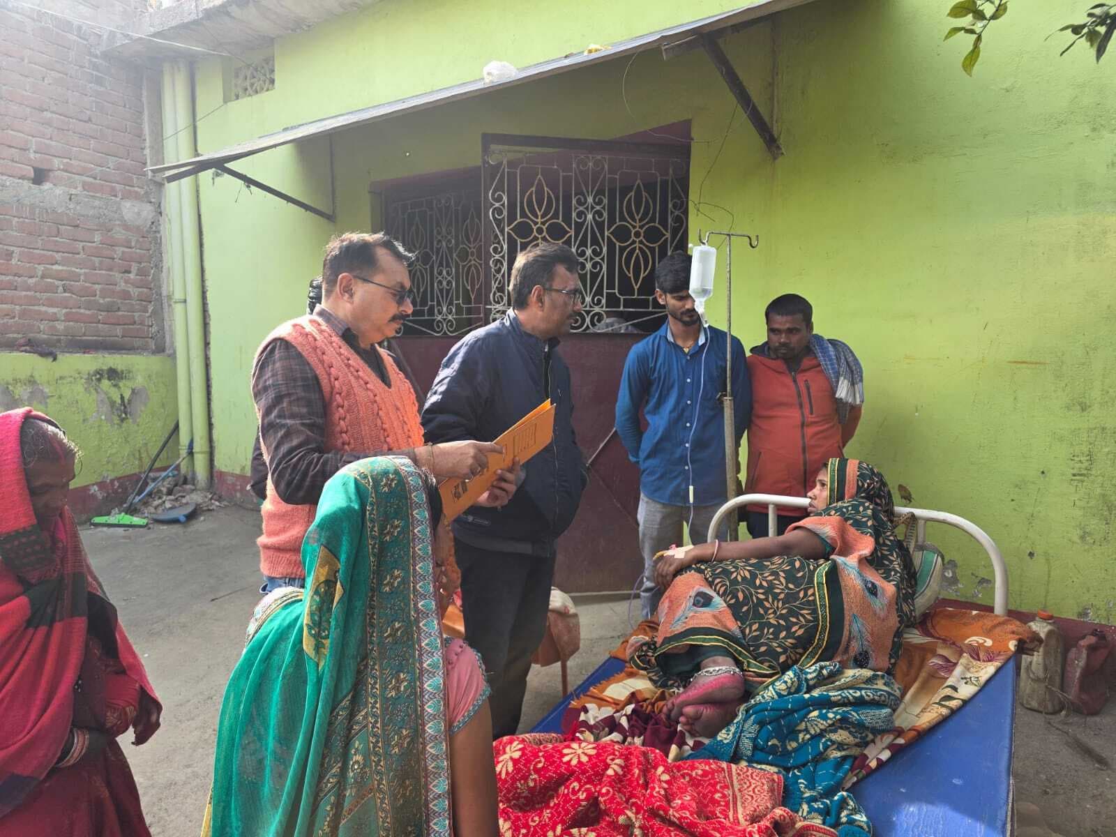 आयुष नर्सिंग होम की जांच करने पहुंची टीम, संचालक ने बदसलूकी कर भगाया