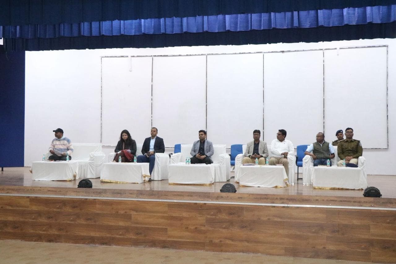 Chaibasa News : मैट्रिक के 53 केंद्रों में 15494 व इंटर के 29 केंद्रों में 10240 विद्यार्थी देंगे परीक्षा