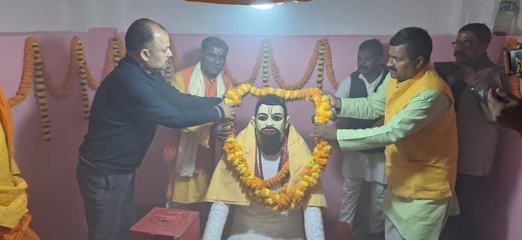 भक्ति आंदोलन के जरिए समाज के भेदभाव को दूर करने का लिया था संकल्प