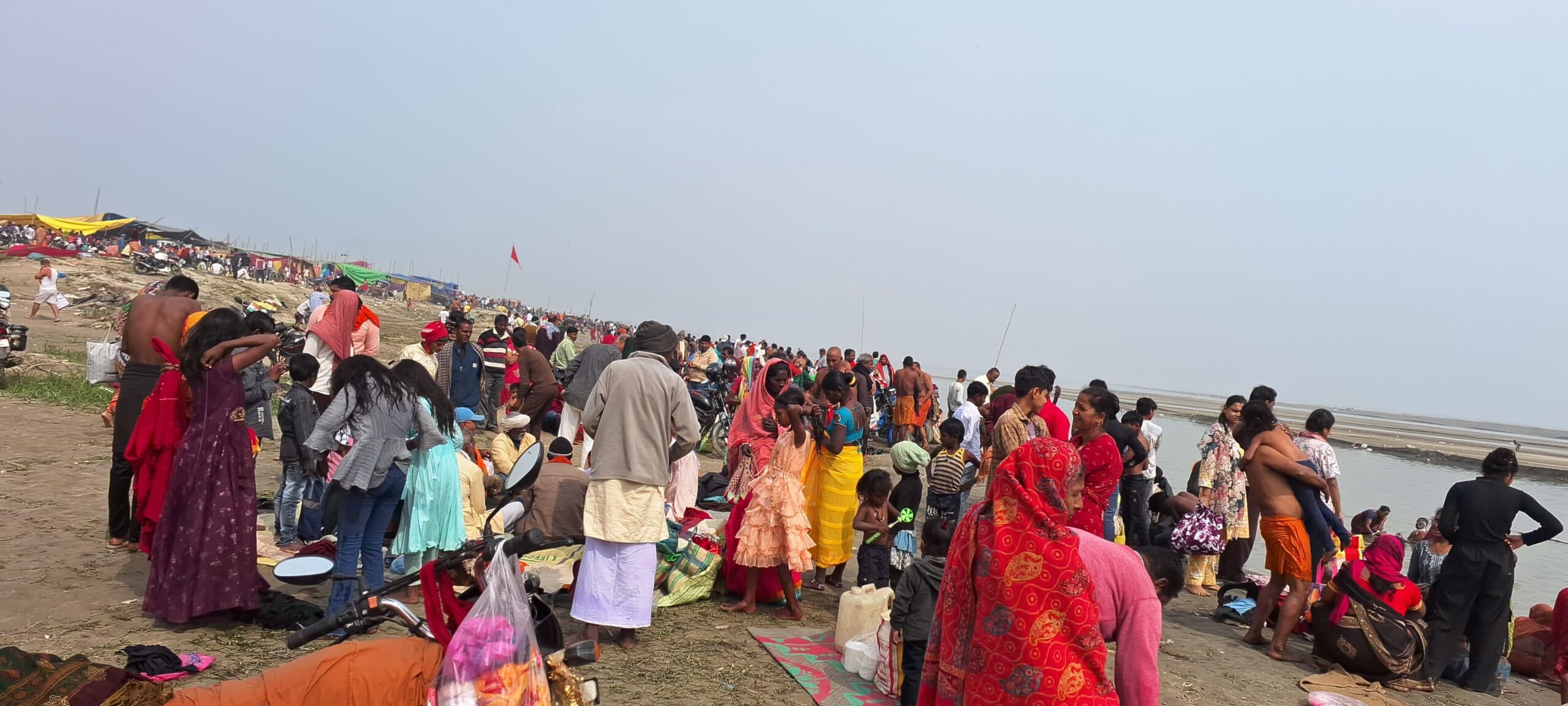 माघी पूर्णिमा, हरहर गंगे से गूंजा त्रिमोहनी का संगम तट