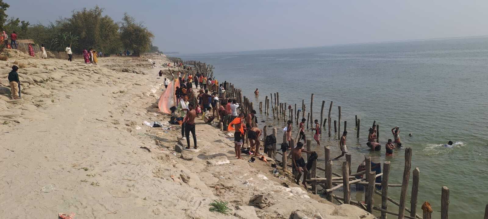 माघी पूर्णिमा को लेकर श्रद्धालुओं ने किया गंगा स्नान