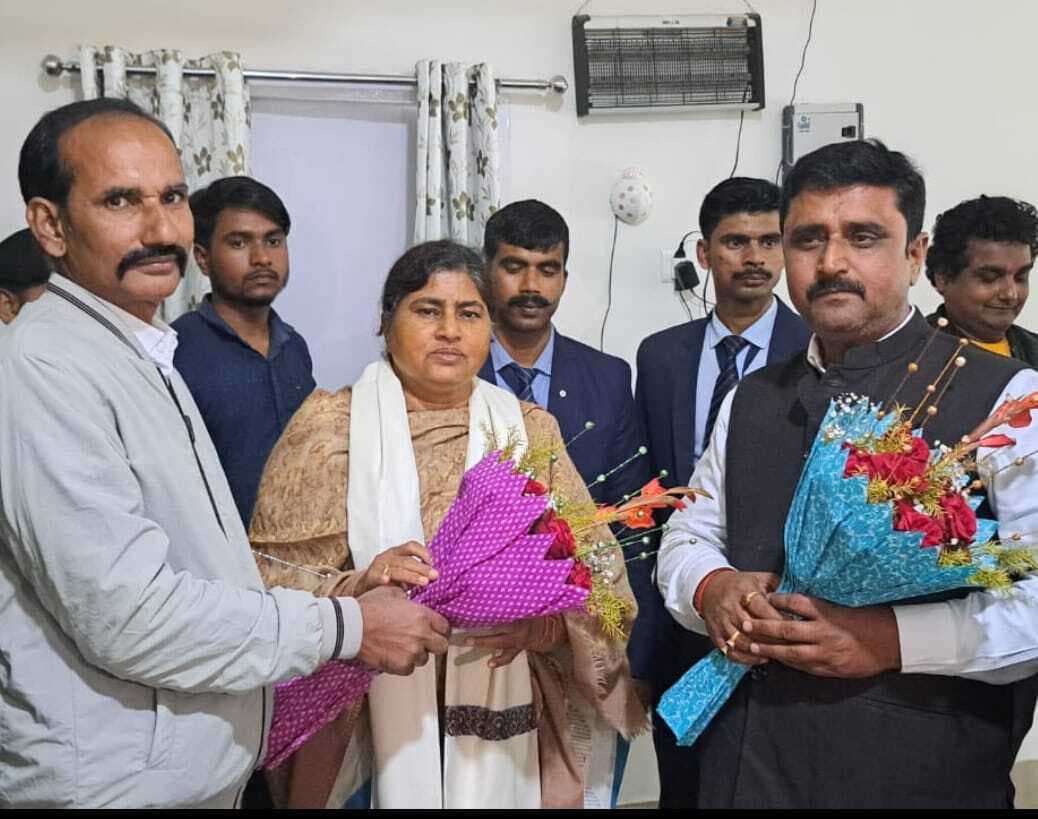 किसान प्रकोष्ठ के जिलाध्यक्ष ने मंत्री लेशी सिंह से मिल बतायी समस्या