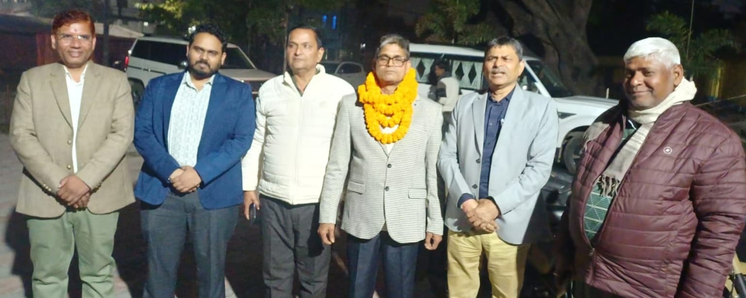 सुपौल उमावि में प्रभारी एचएम को समारोहपूर्वक दी गई विदाई