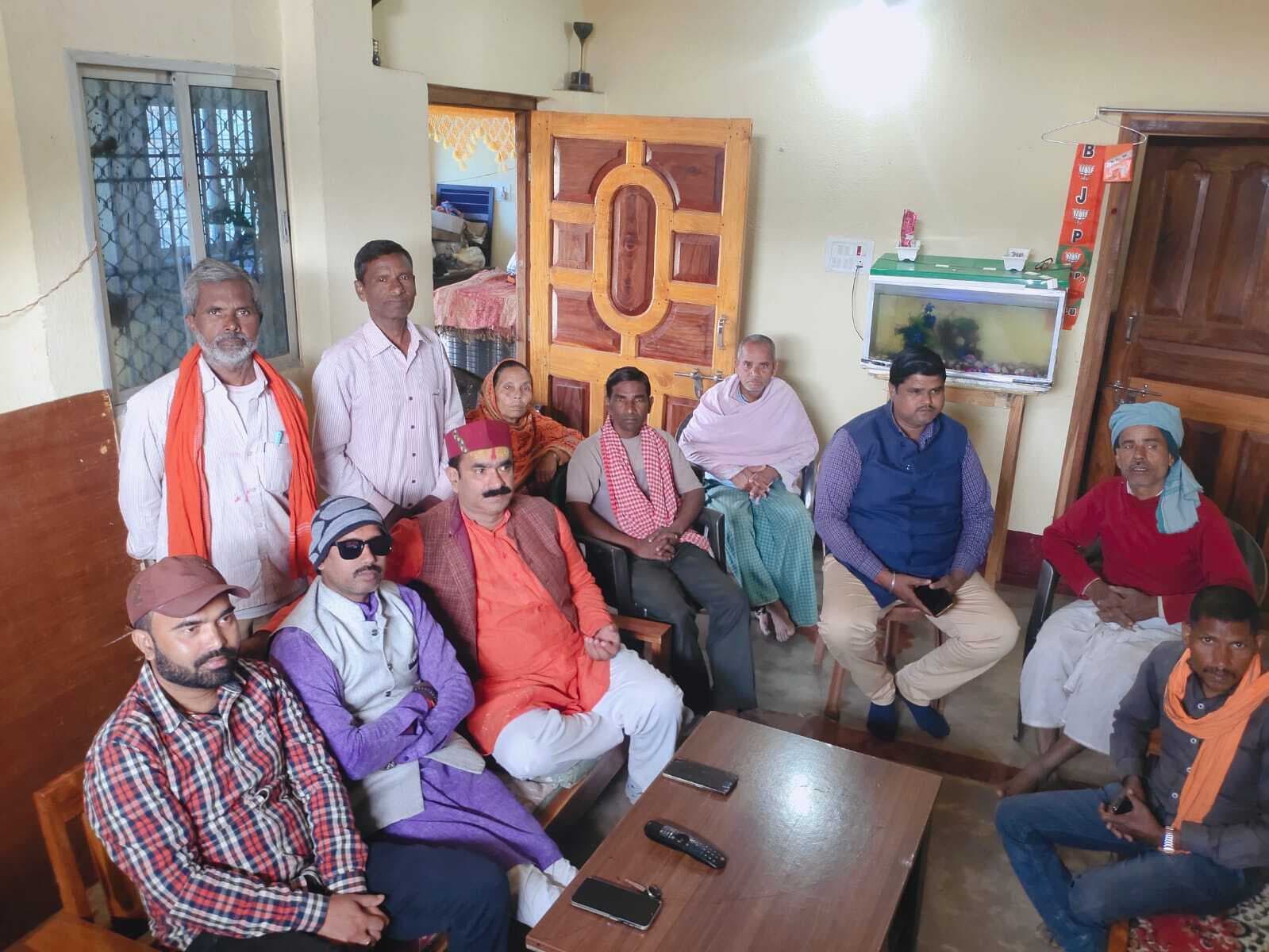 झपनिया गांव में बजट का सामूहिक श्रवण, युवा शक्ति आधारित बजट की सराहना