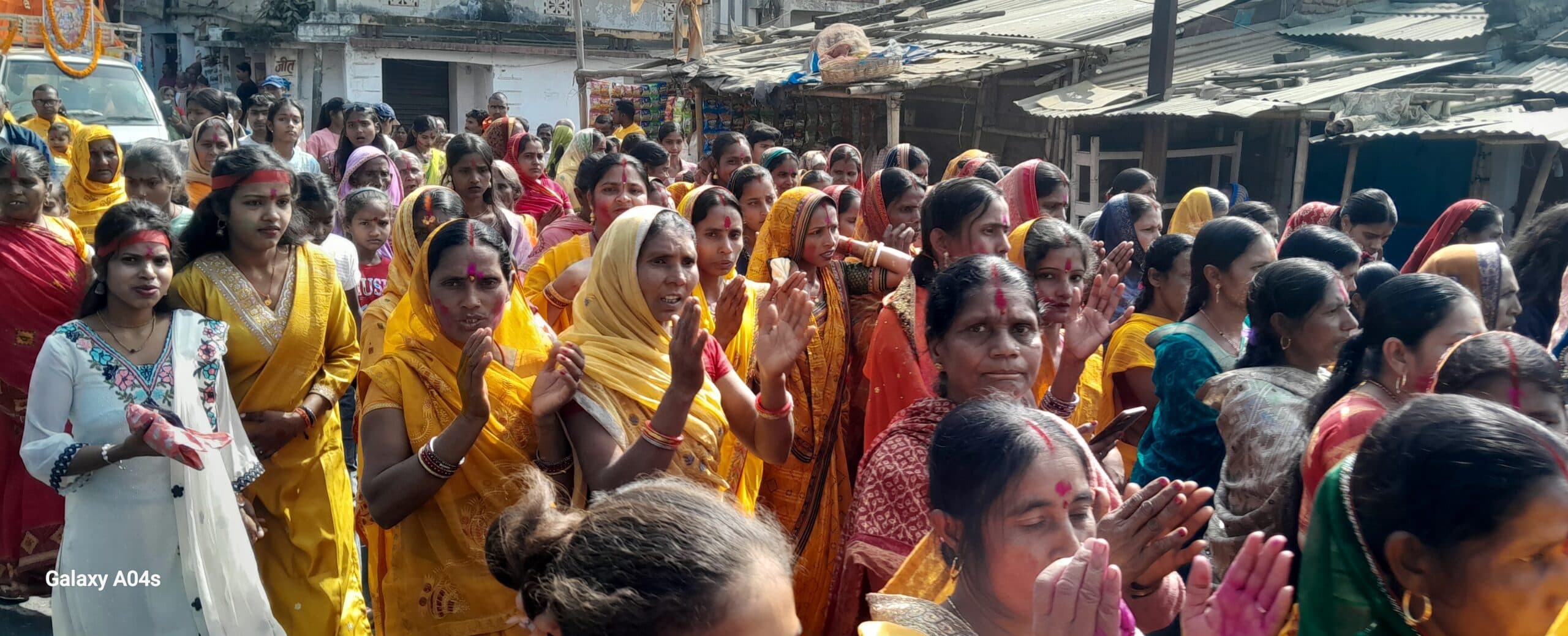 मंदार की धरती बनी राममय, जसमतपुर से निकली भव्य सीता-राम दरबार झांकी
