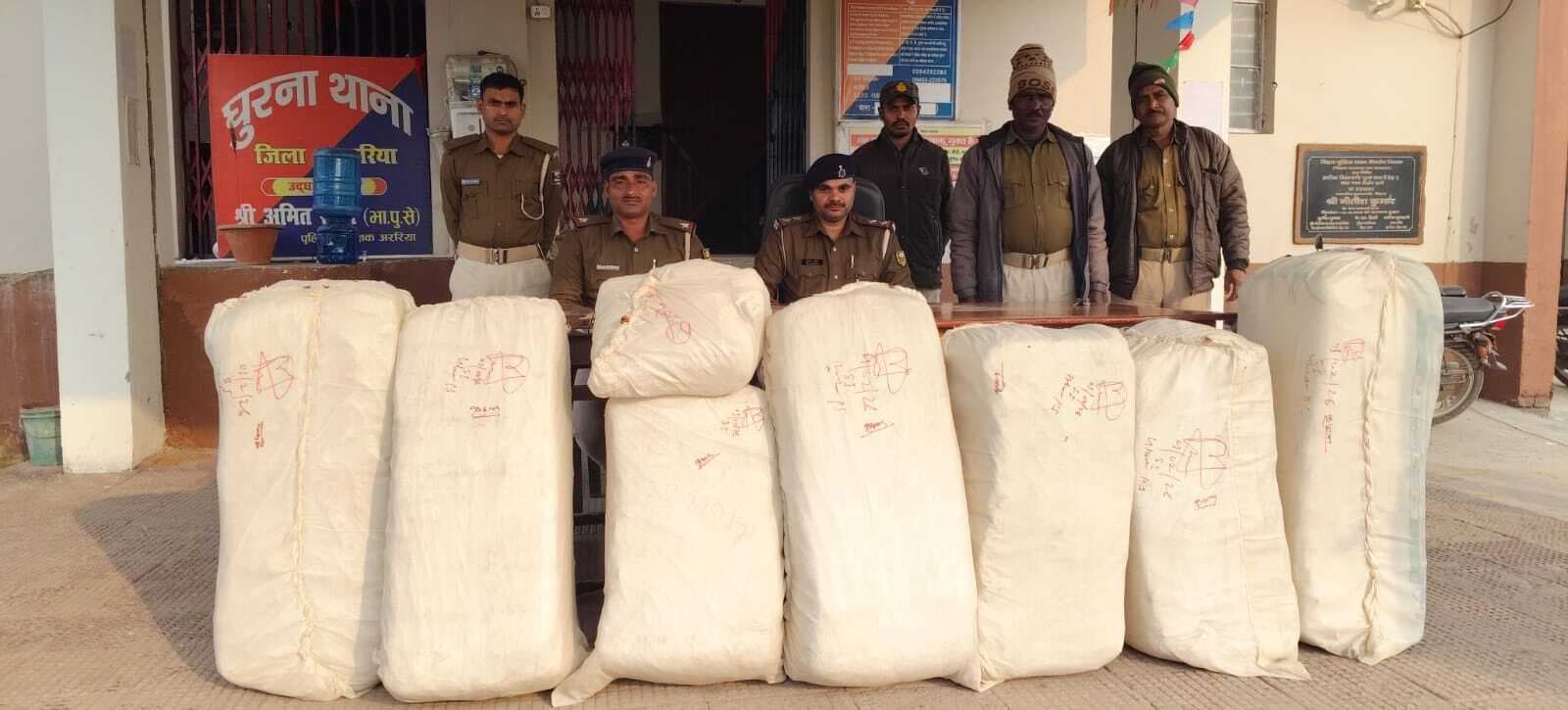 203 किलो गांजा जब्त, तस्कर फरार, मामला दर्ज