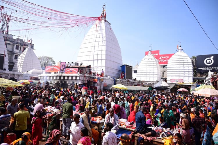 Deoghar News : माघी पूर्णिमा पर आस्था का सैलाब, 80 हजार से अधिक श्रद्धालुओं ने चढ़ाया जल