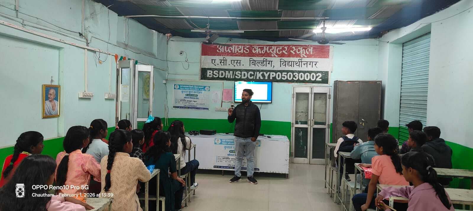 राष्ट्रीय मेधा छात्रवृत्ति योजना के तहत छात्र-छात्राओं को दी गई सरकारी योजनाओं की जानकारी