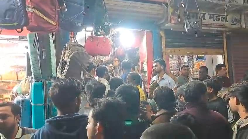 बैग दुकान संचालक से बदमाशों ने की मारपीट, एक गिरफ्तार