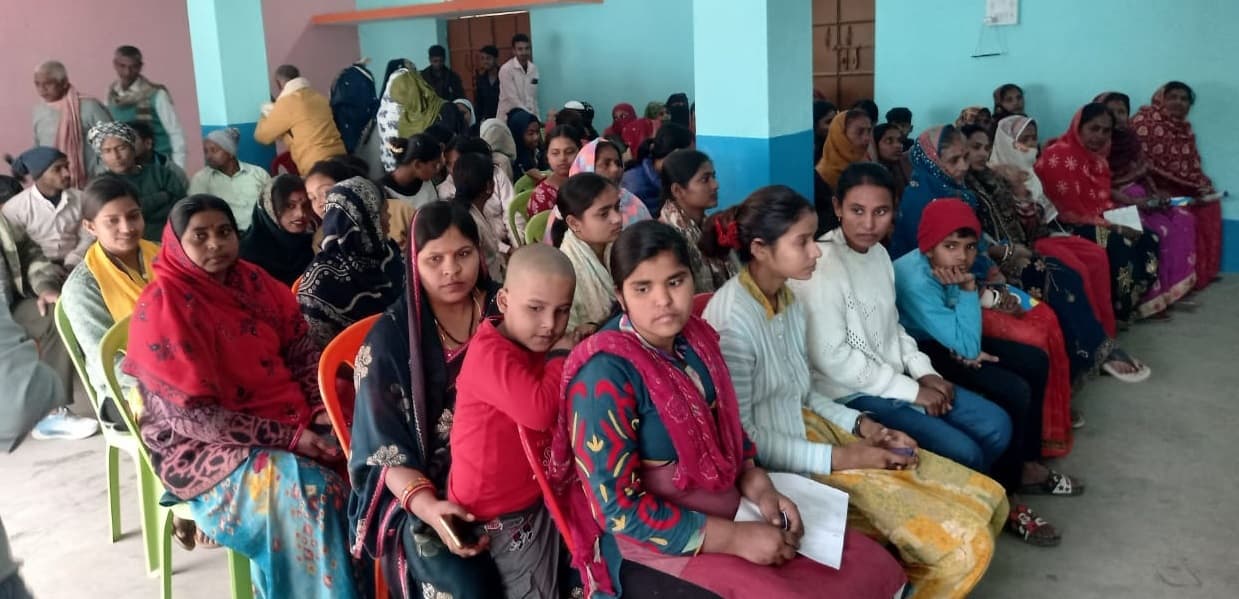 बोरना में कुंभकारों व महिलाओं को दिया जा रहा प्रशिक्षण