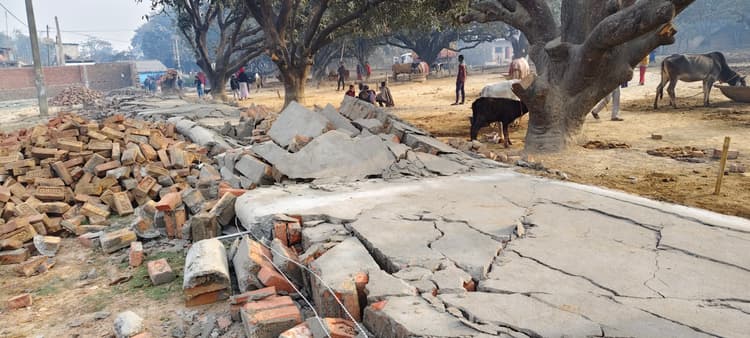 Bhagalpur news गार्ड को मारी गोली, जेसीबी से 370 फीट दीवार ध्वस्त कर 18 राउंड की फायरिंग