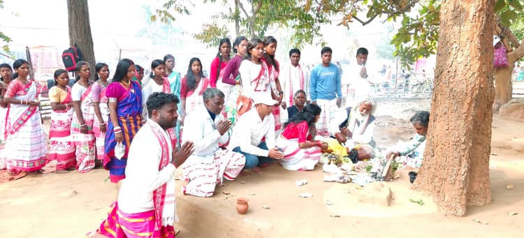 Bokaro News: भस्की के मारांग बुरू धोरोमगढ़ में धर्म महासम्मेलन में उमड़े श्रद्धालु