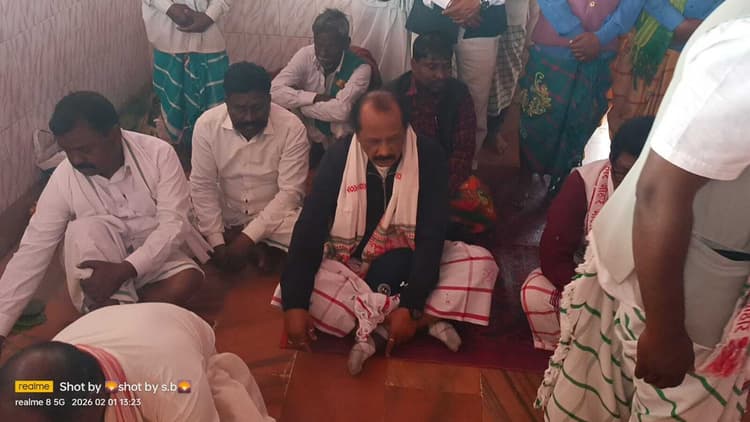 Bokaro News : मुख्यमंत्री के ससुर ने दोरबार चट्टानी पुनाय थान में की पूजा