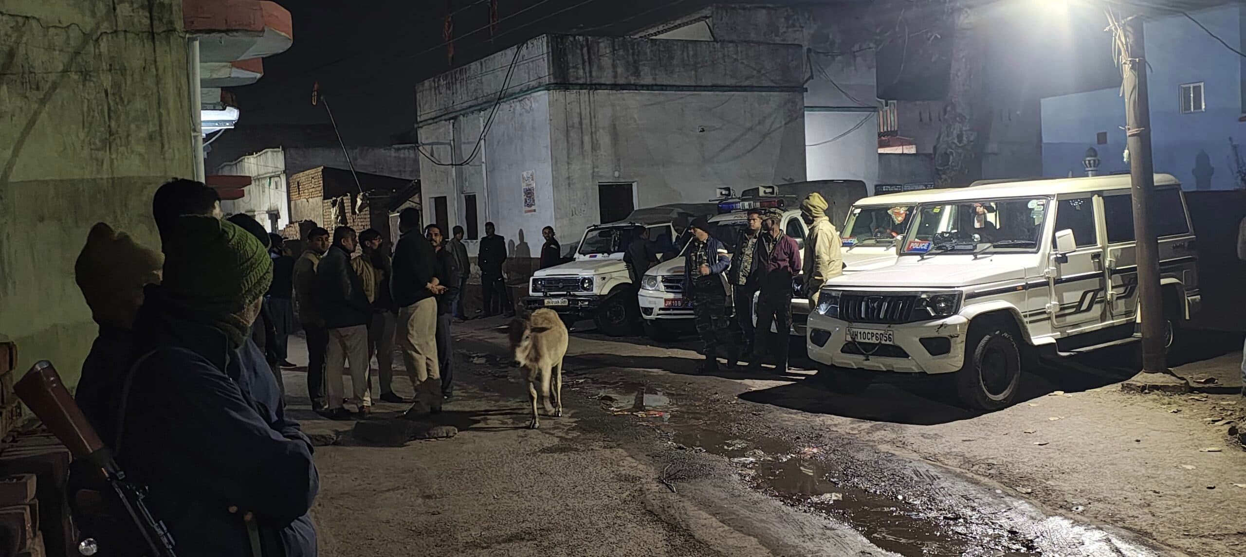 Dhanbad News: आपसी रंजिश दो पक्षों में भिड़ंत, ईंट पत्थर चले, दो घायल