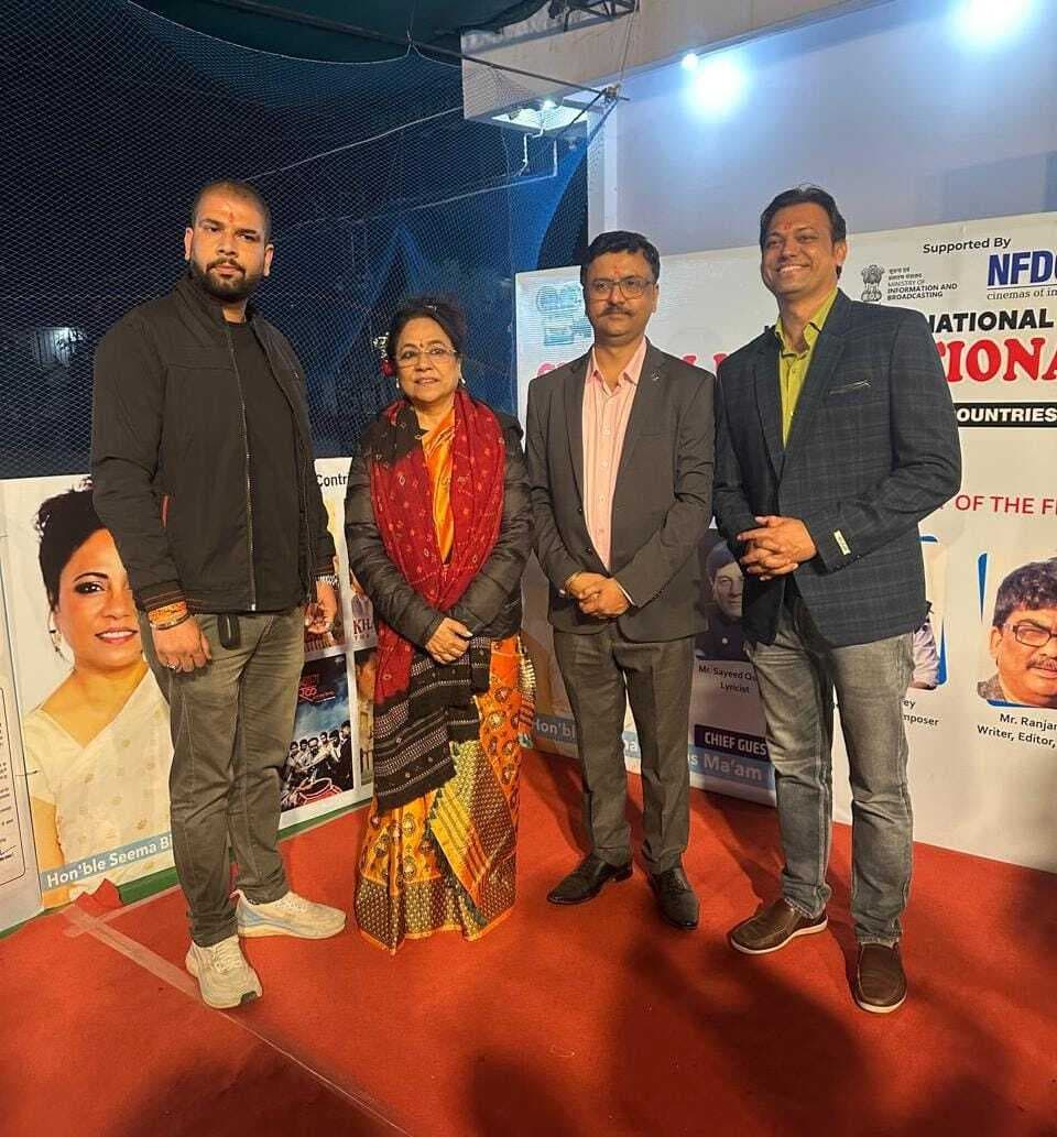 Dhanbad News: चंबल फिल्म फेस्टिवल में कतरास के चंदन को मिले 12 अवार्ड