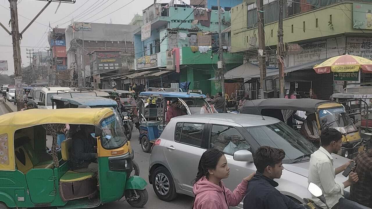 इंटर परीक्षार्थियों से शहर में मची आपाधापी, लगता रहा दिन भर जाम