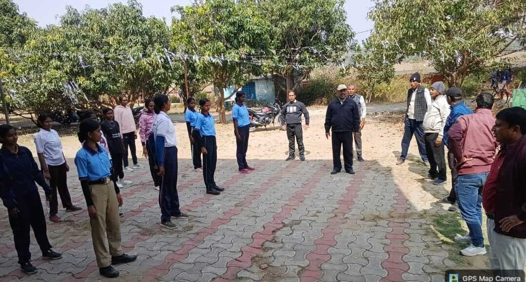 छात्र-छात्राओं को बताया शारीरिक स्वास्थ्य का महत्व