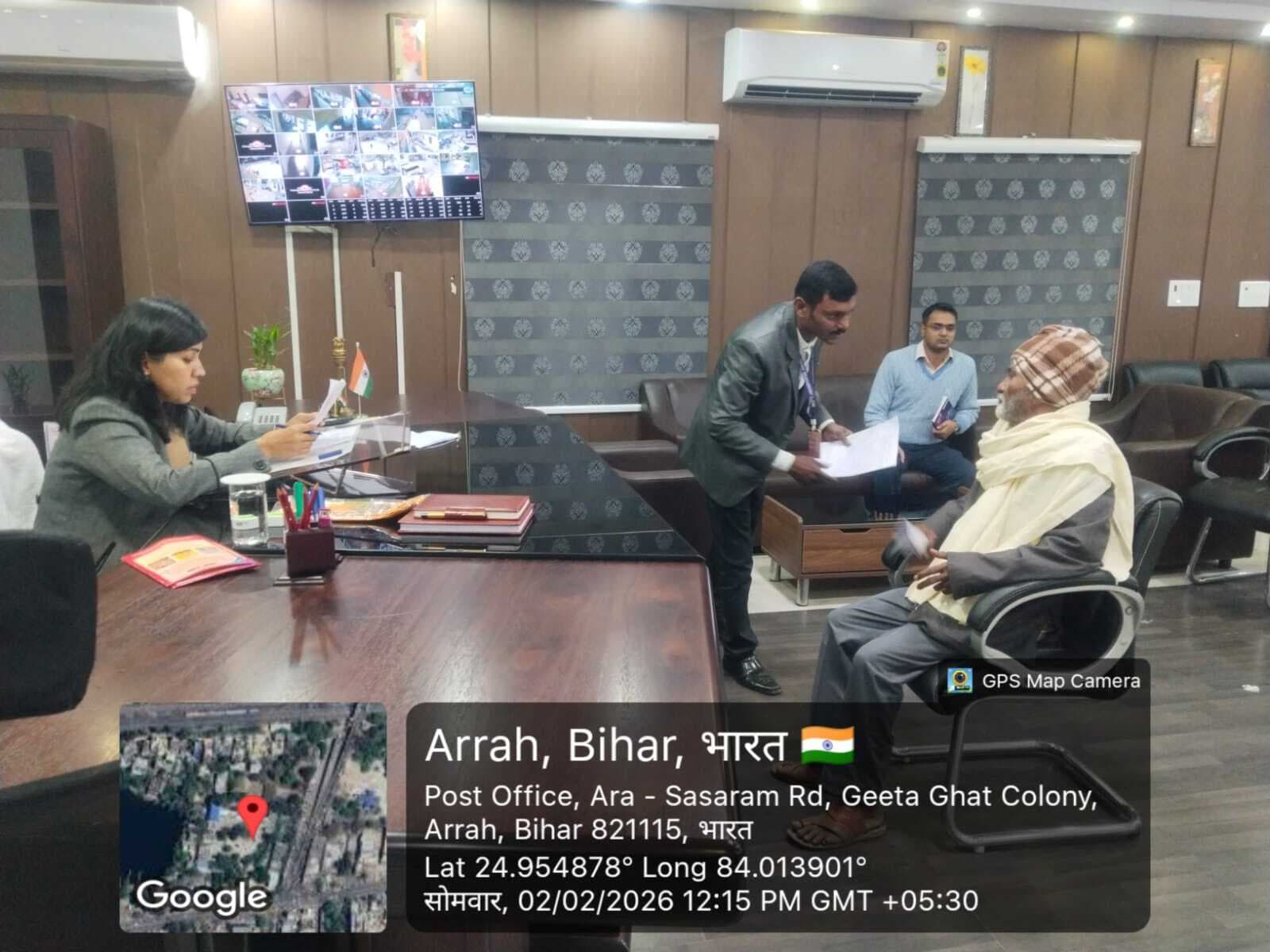 डीएम के जनता दरबार में पहुंचे महज आठ फरियादी