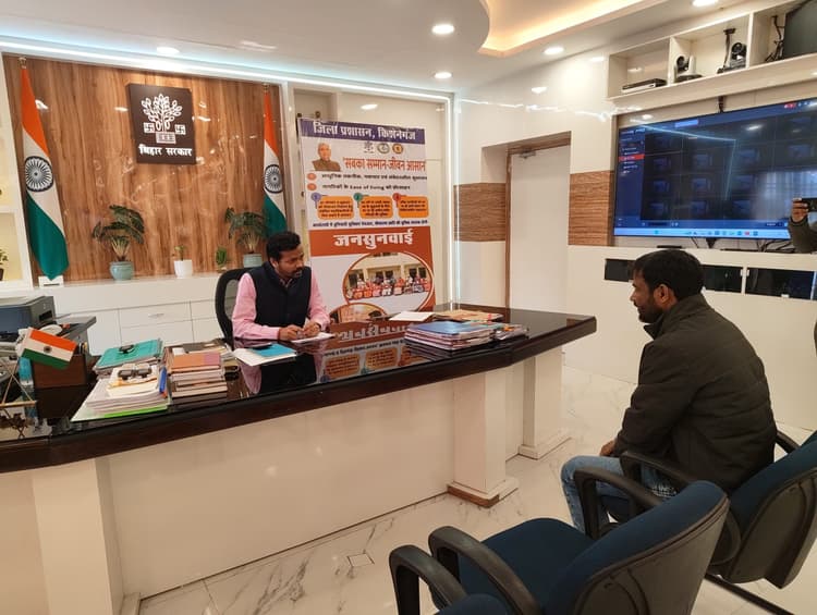 कार्यालयों में फरियादियों को न हो असुविधा, लापरवाही पर होगी कार्रवाई : डीएम