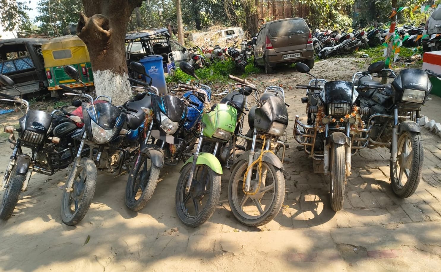 बायसी में अलग-अलग जगहों से चोरी की सात बाइक बरामद, छह आरोपित गिरफ्तार