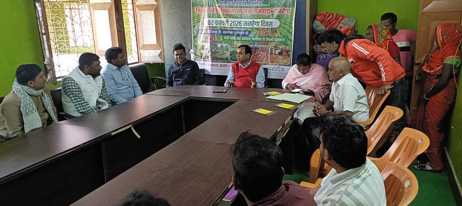 पलायन रोकने के लिए ग्रामीणों के दें रोजगार : डीडीसी