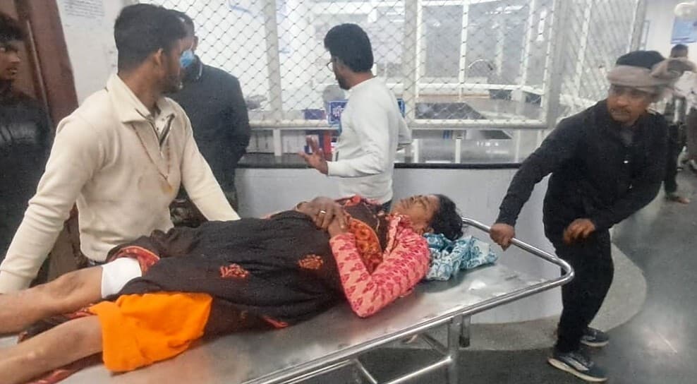 गांव में हो रहे विवाद में चली गोली से महिला घायल, सदर अस्पताल में चल रहा इलाज